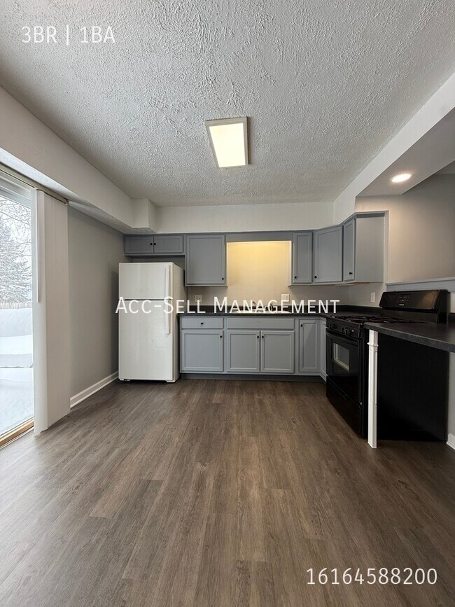 Photo - 5796 Christie Ave SE