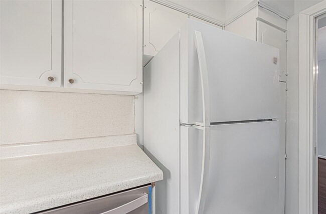2601 Bellefontaine Unit B309