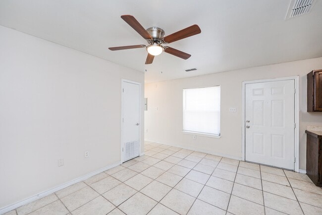 Photo - 2220 Santa Cleotilde Ave Unidad 4