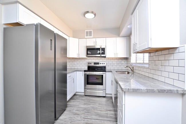 Photo - 645 N Arrowhead Dr Unit 1