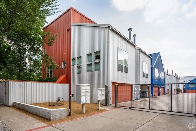 Building Photo - 4213 Dickason Ave Rental