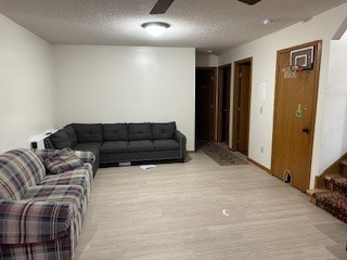 2da sala de estar - 19158 Yale St NW