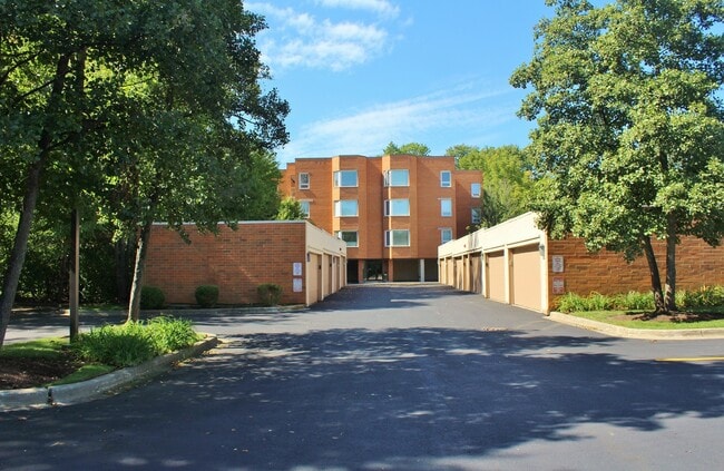 Building Photo - 1635 N Milwaukee Ave Unit 303