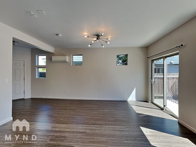 Photo - 10923 NE 44th St