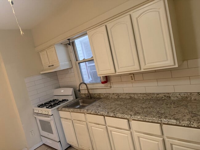 Photo - 422 Jelliff Ave