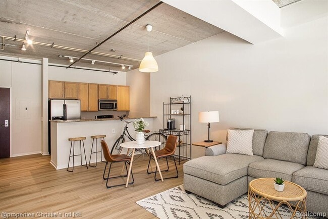 Photo - 3670 Woodward Ave Unit 205