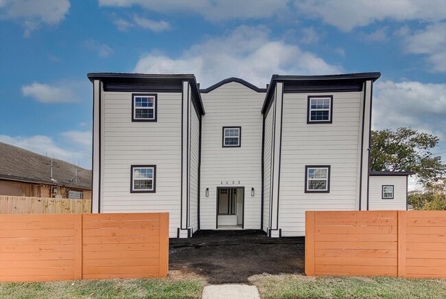 Building Photo - 6608 Avenue O Unit 5