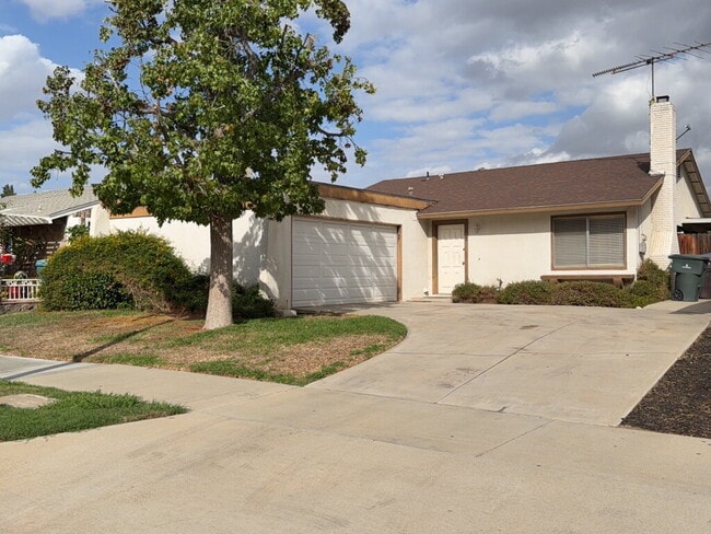 Charming 3-Bed Oasis with 2 Baths on Olymp... - Charming 3-Bed Oasis with 2 Baths on Olymp...
