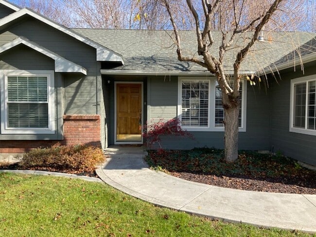 Photo - Lovely single level home in Meridian