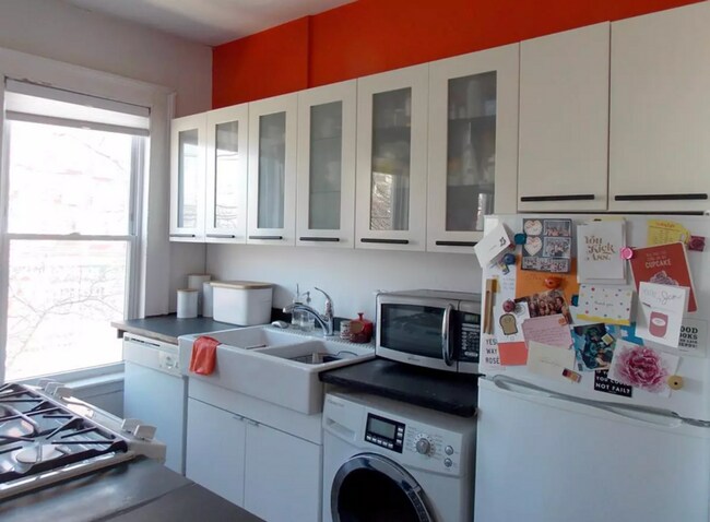 Photo - Architect-Restored 1BR at State & Bishop | Renovated Kitchen | In-Unit W/D Unidad 2