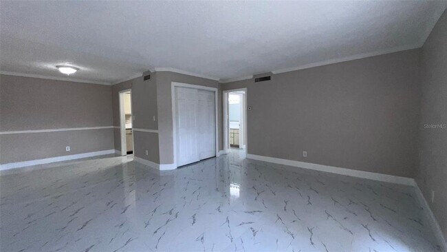 Photo - 305 Wymore Rd Unidad 203