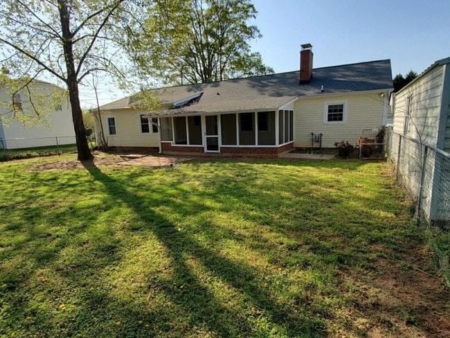 Building Photo - Charming Vintage Ranch, Den, Fireplace, Screened Porch