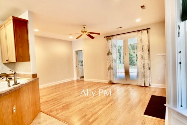 Photo - 1892 Clay Dr