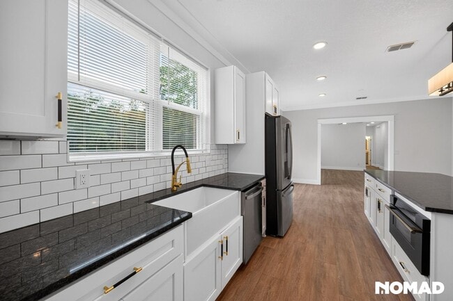 Photo - 74 Conifer Cir