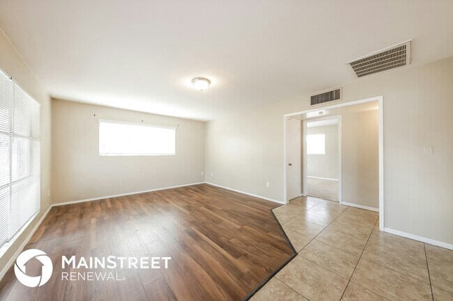 3315 W Elm St