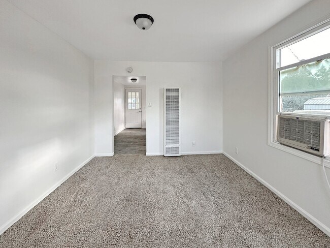 Photo - 216 W Robertson Rd