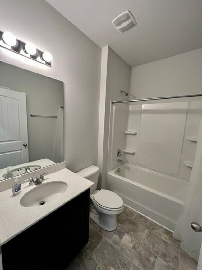 Photo - 3 Bed 2 Bath in Lebanon, Like New Home in Woodbridge Glen!