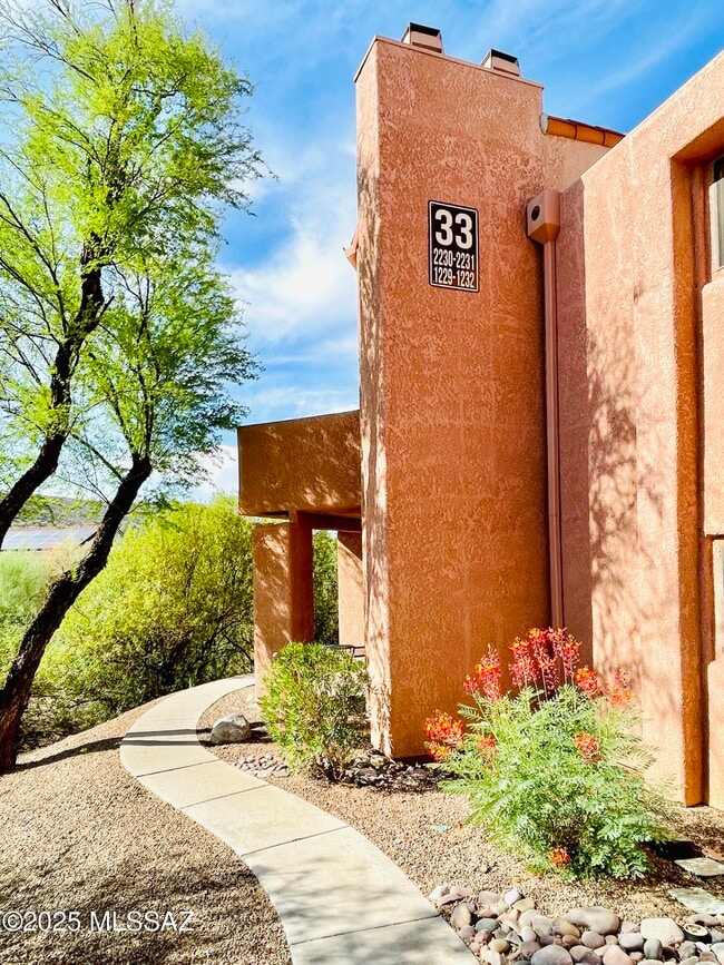 Building Photo - 5051 N Sabino Canyon Rd Unit 2231