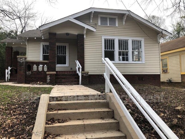 Building Photo - 1131 8th Ave W