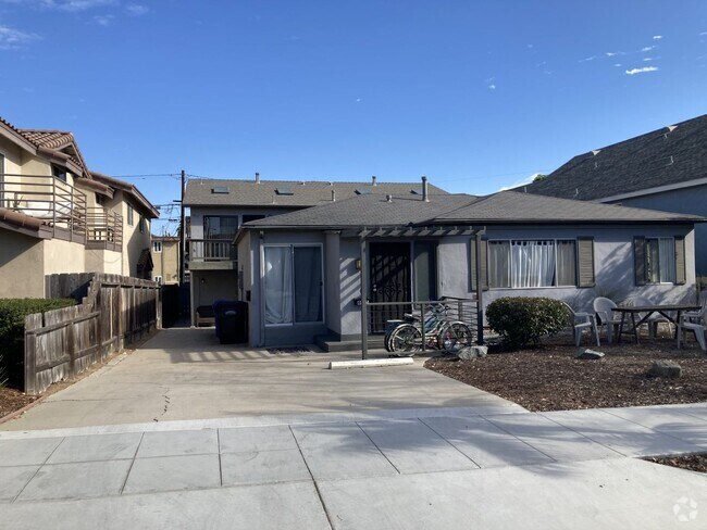 Building Photo - Sequoia Street Apts Unit 4075