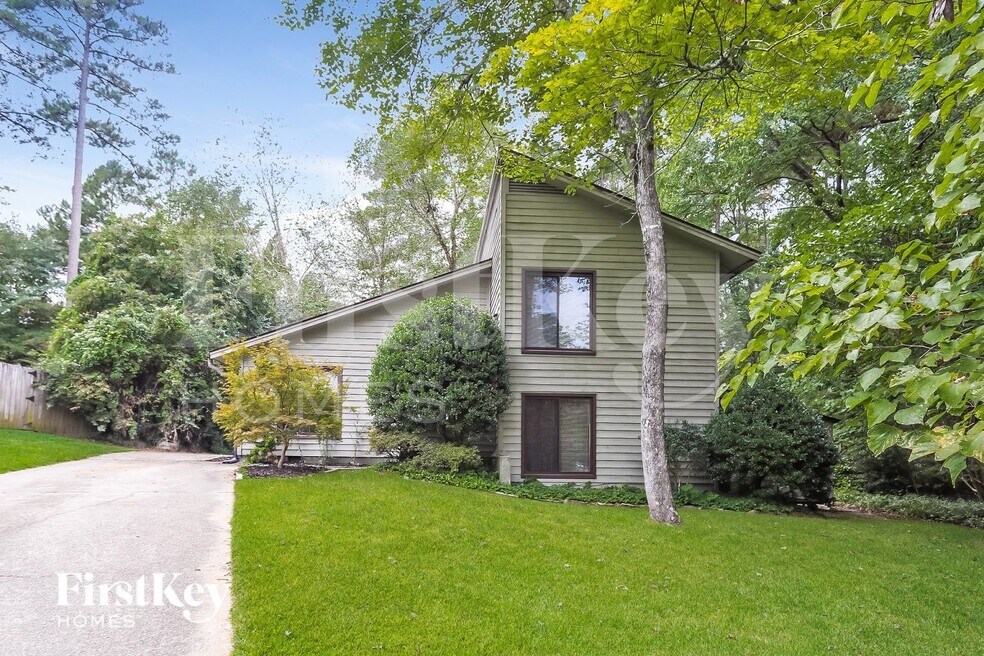 104 Solway Ct