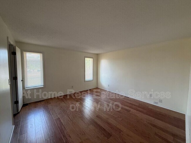2633 W Hanover Dr