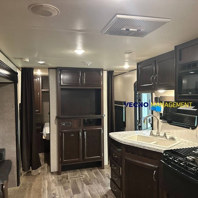 Photo - 9831 TX-106 Loop