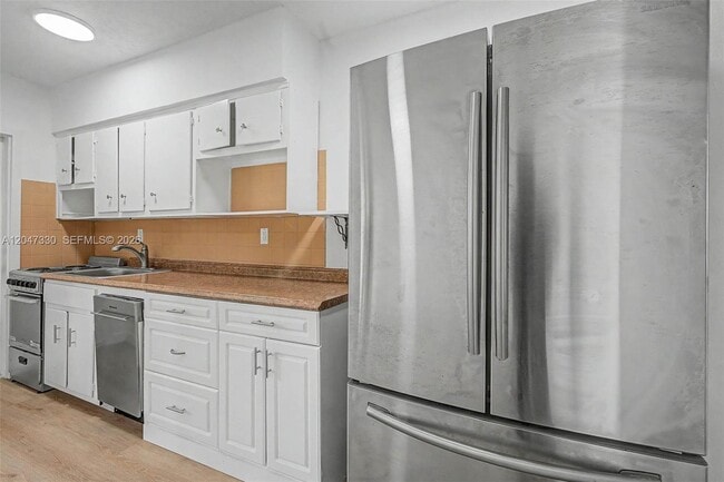 Building Photo - 60 NW 79th St Unit 27