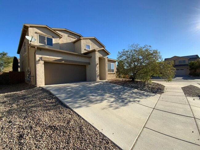 Photo - 4 Bedroom Home Available Near Golf Course ...