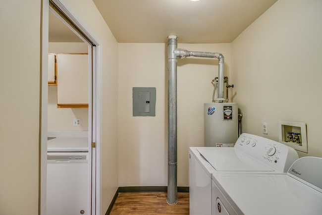 Wilderness Park/Parkcrest Apartments