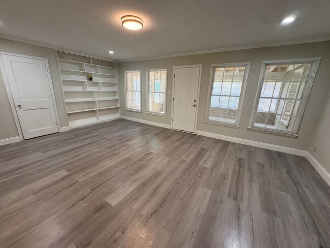 Photo - 2406 2nd Ave