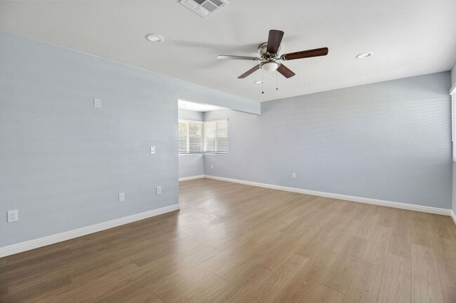 Photo - FULLY UPDATED 2 Bedroom/ 2 bathroom condo ...