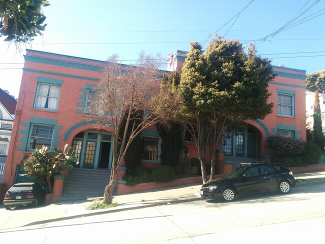 Building Photo - Big nice 2 + bedroom in Art & Craft buildi... Rental