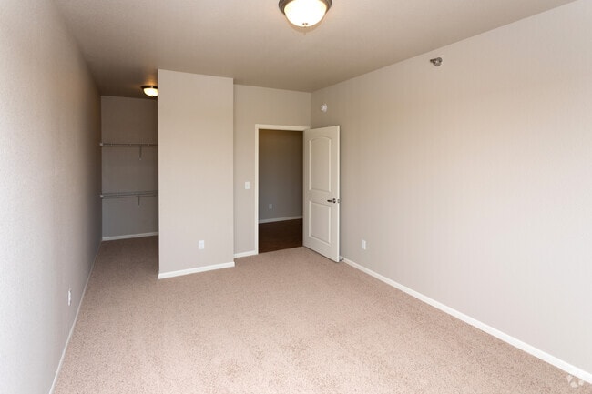 3BR, 2BR - 1,610SF