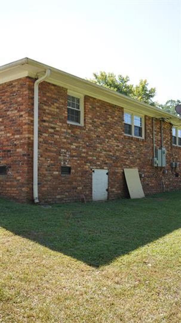 2/1 Near The Swamp Rabbit Trail Available ... - 2/1 Near The Swamp Rabbit Trail Available ... House