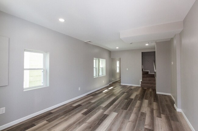 Photo - 203 W High St