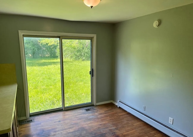 Photo - Spacious 3-Bed, 1-Bath Rental in Flint