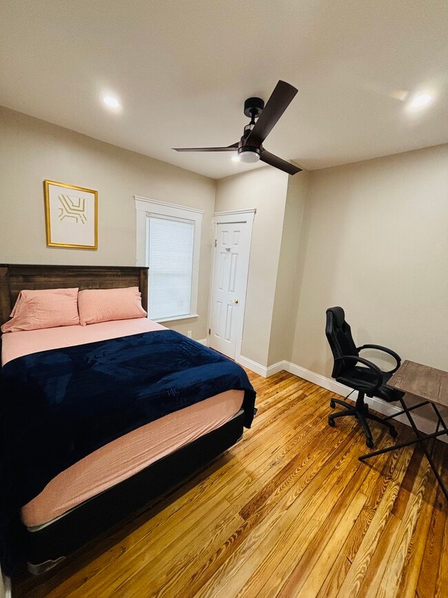 Building Photo - 3464 E 149th St Unit Up Rental