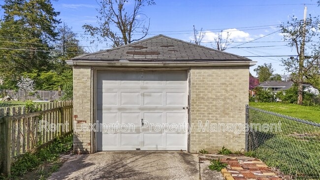 Photo - 257 Zandale Dr