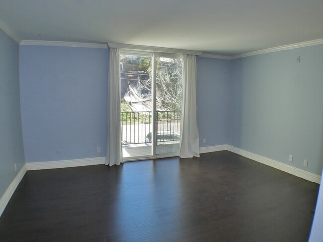 Photo - 2850 Reynard Way