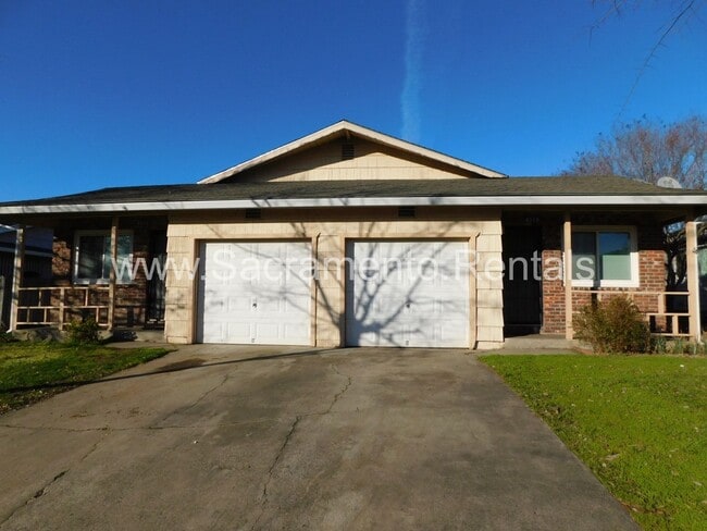 Building Photo - Spacious 2bd/1 ba Foothill Farms Duplex Wi... Rental