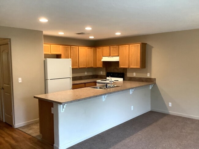 Photo - 3-Bedroom 1 1/2 bathroom duplex in Lowell