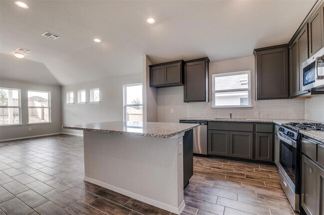 Photo - 140 Shugart St