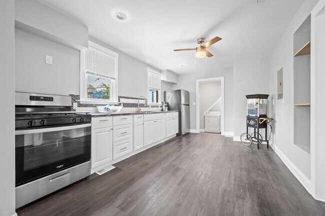 Photo - 1365 E 43rd St