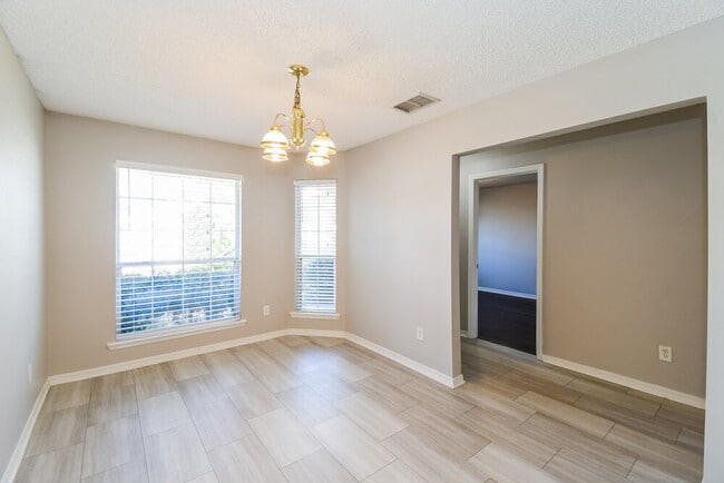 Photo - 1562 Wells Rd