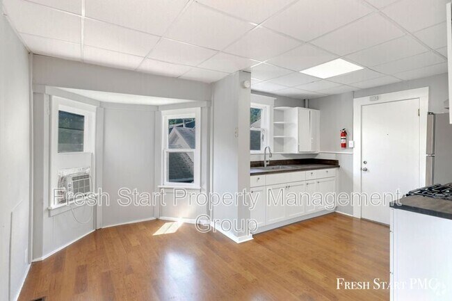 Building Photo - 613 Davis St Rental