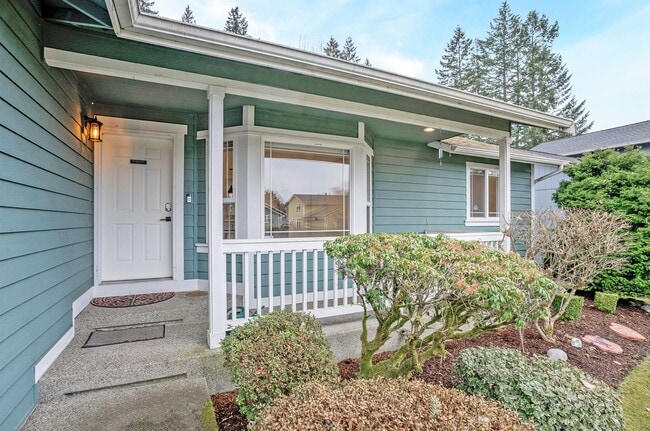 Photo - Spacious 3-Bedroom Home with Deck & Fenced Yard