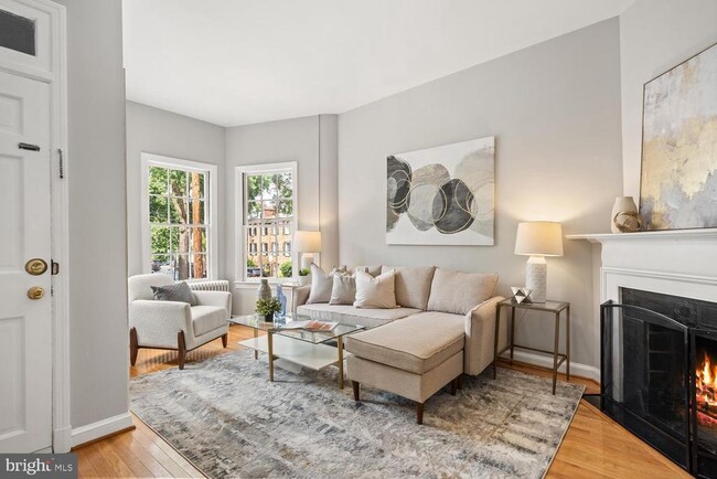Photo - 2702 Dumbarton St NW