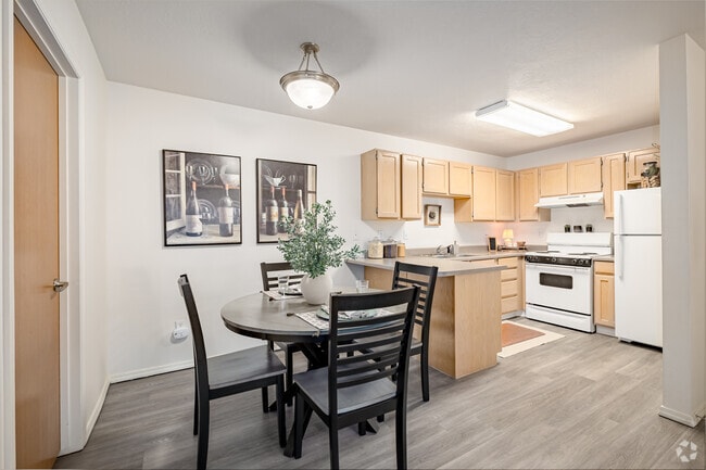 105 - 3BR, 2BA - 1,100SF - Kitchen / Dining Room