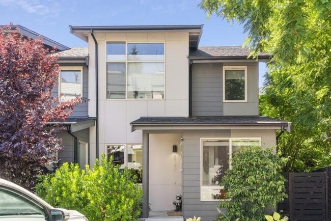 Modern & spacious 3bed/3bath with yard in ... - Modern & spacious 3bed/3bath with yard in ... House